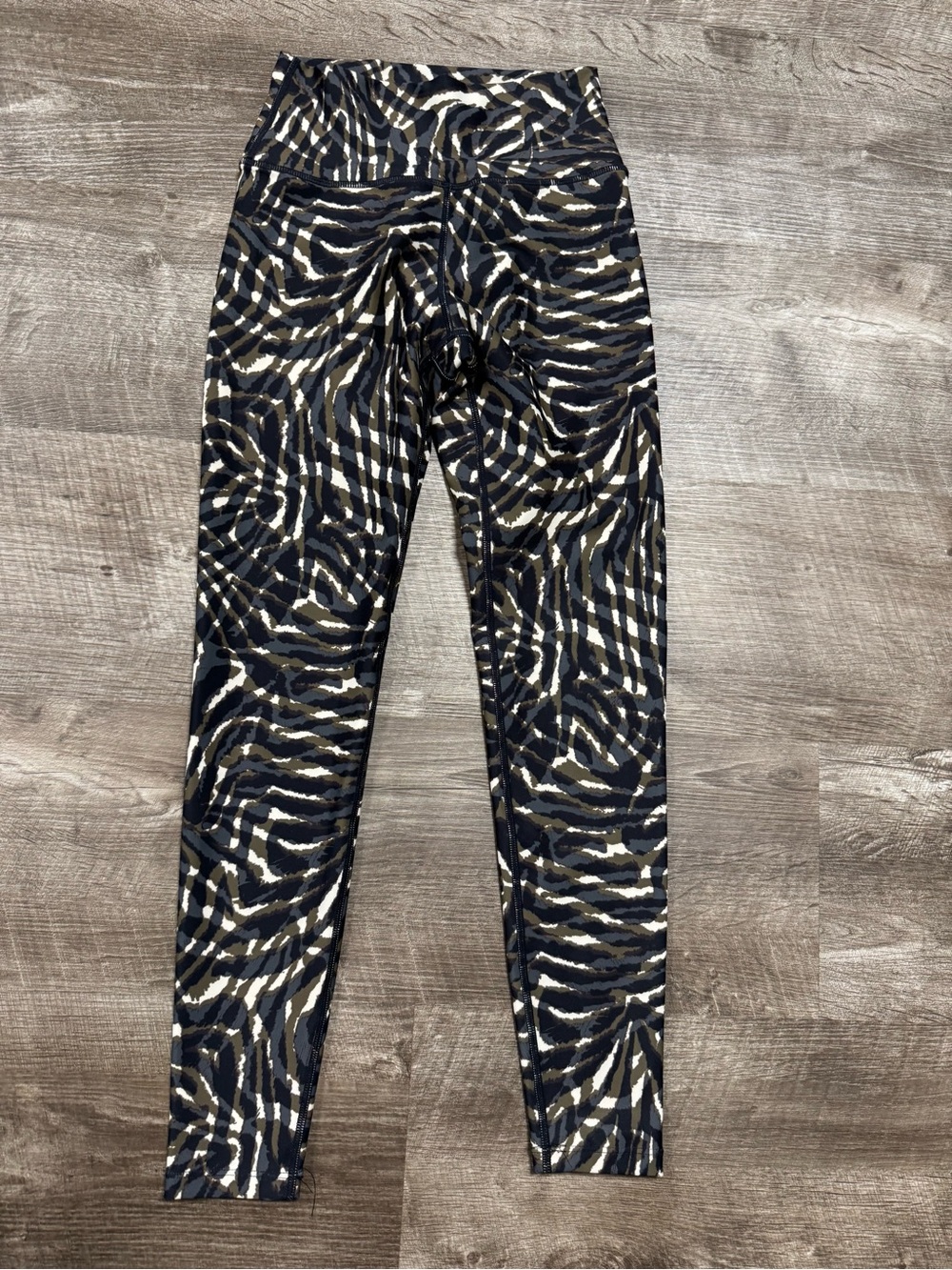 Sage Collective High Rise Leggings in”Tiger Spot” Size XS
